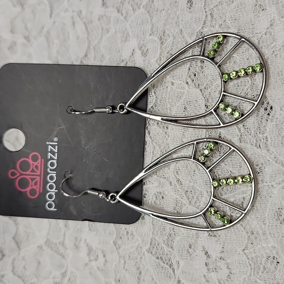 paparazzi Jewelry - Paparazzi Silver & Green Earrings